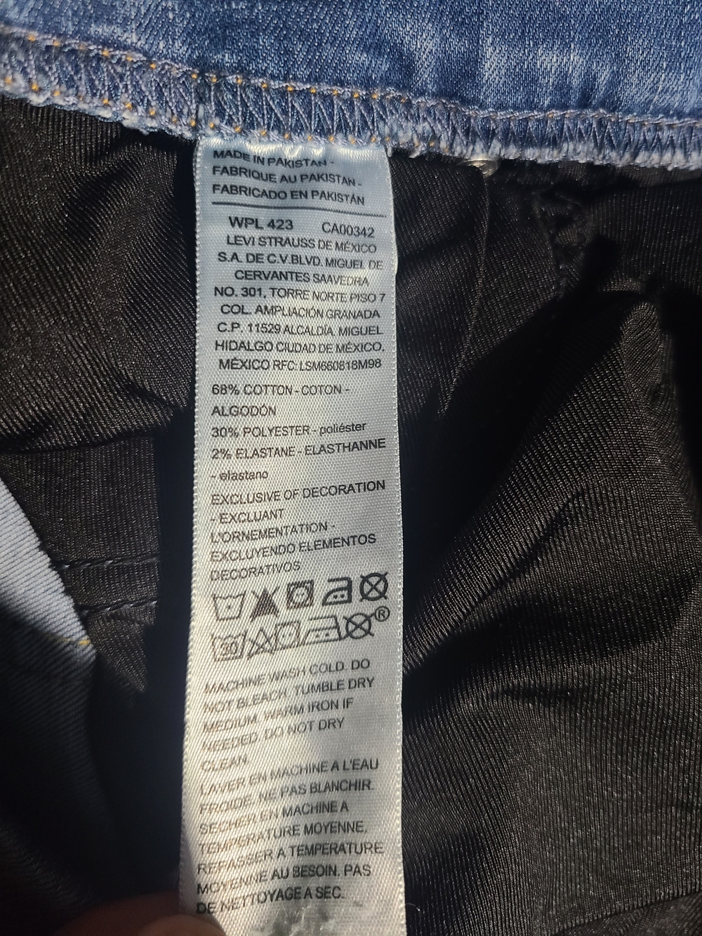 Levi Strauss Signature Light Wash Stretch Shaping Jeans - Size 18L - Picture 4 of 10